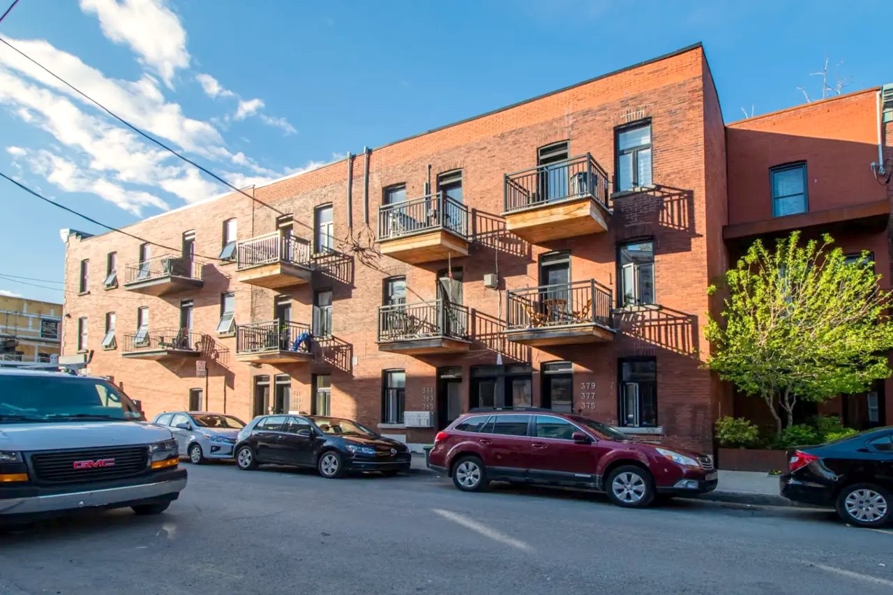Photo 3 of 375 Rue Delinelle, Montréal, QC